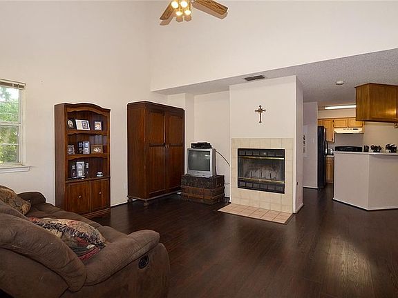 5th image of 1007 Brittany Dr