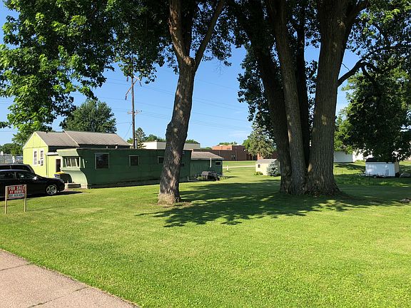 4th image of 105 2nd St SE