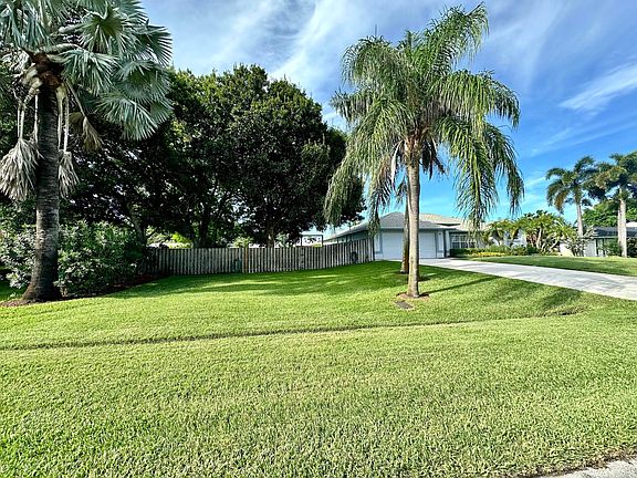 4th image of 1061 SE Seagrass Avenue