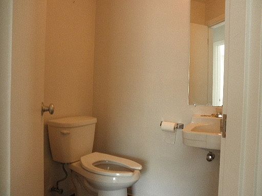 4th image of 211 E 11th St Ste 203