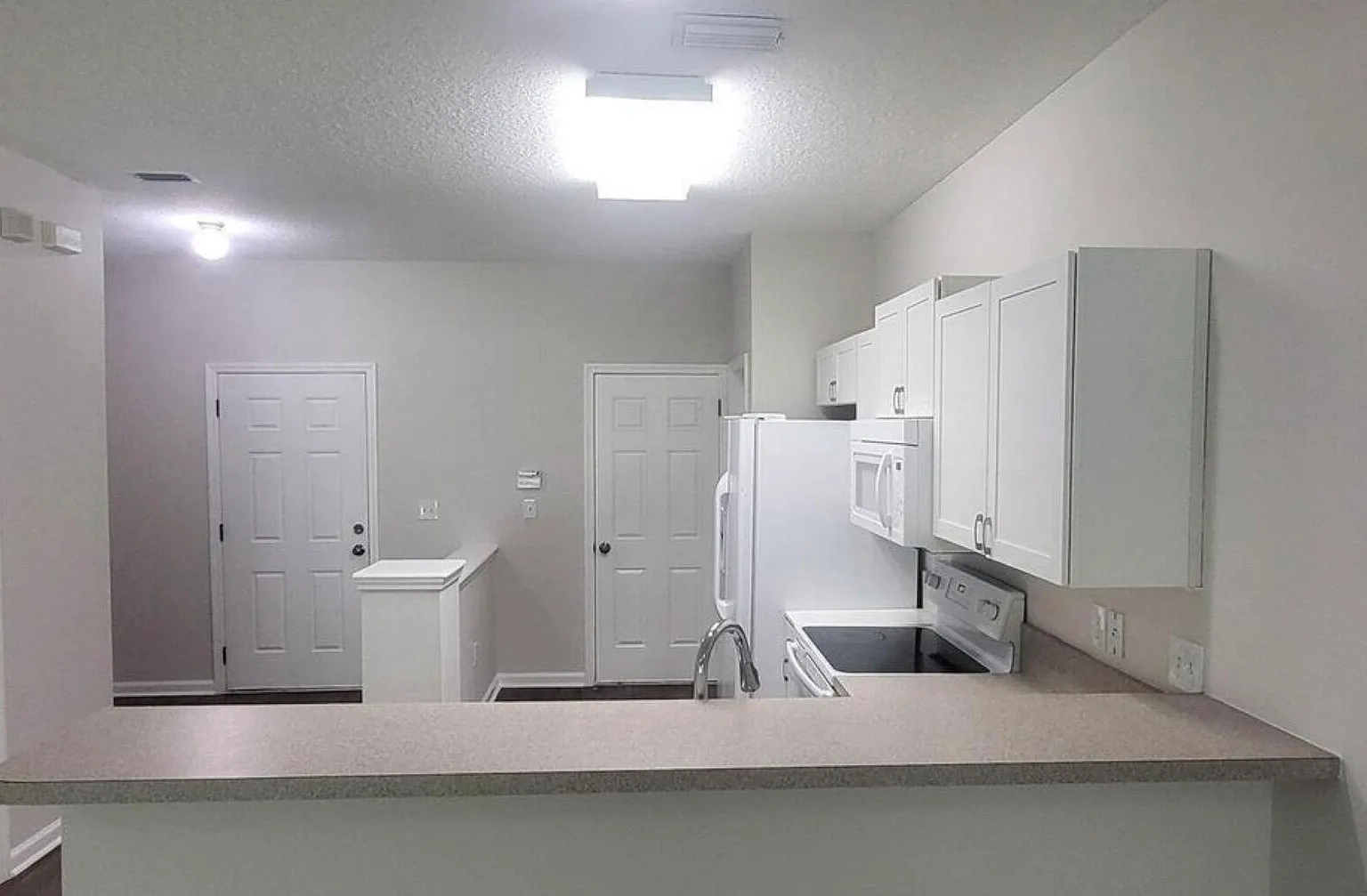 2 bed, 2.5 bath, 1424 sqft, $1,595 — Photo 4