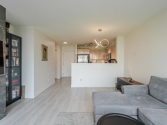 4th image of 4888 Hazel St #602