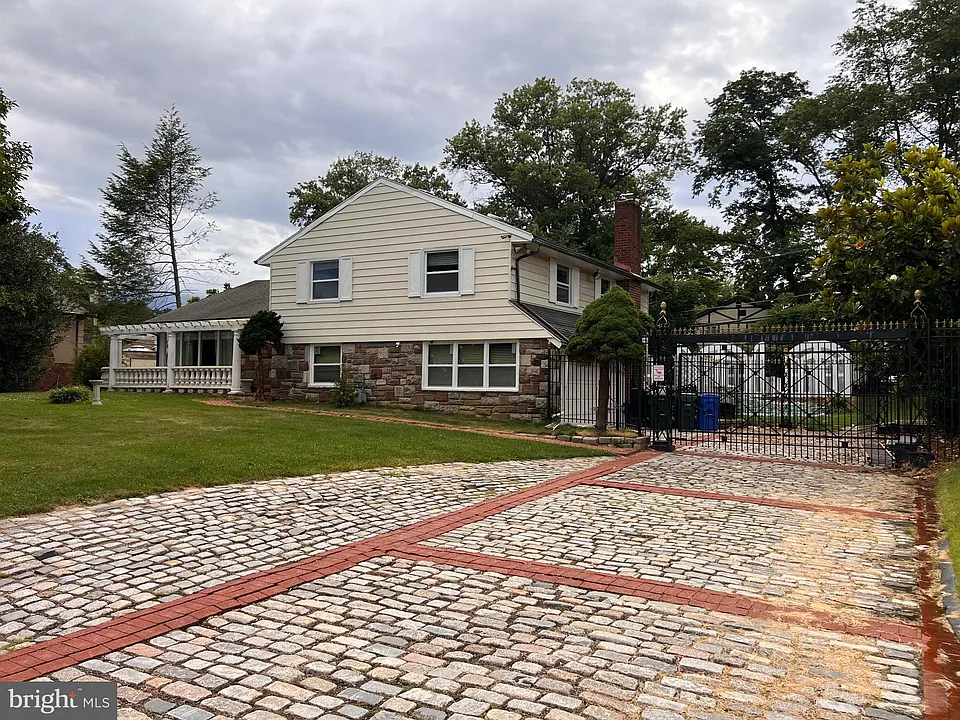 1868 Pine Rd
