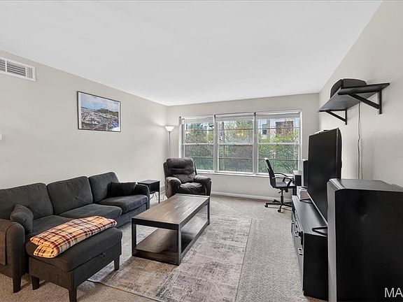 4th image of 2 Delcrest Ct APT 102