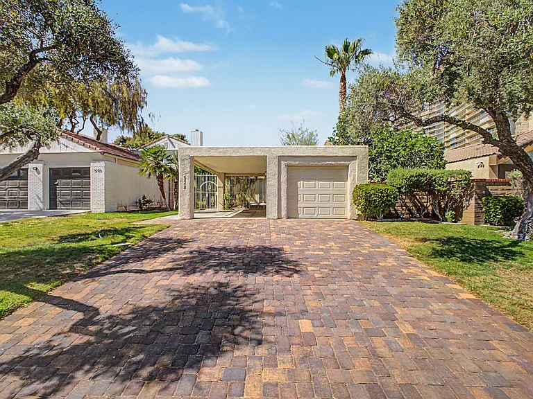 3145 Bel Air Dr — Photo 1