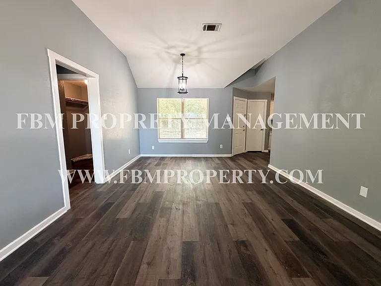 808 Metropolitan Ave — Photo 4