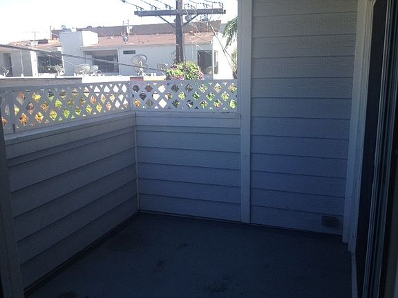 4th image of 920 N Alfred St APT 204