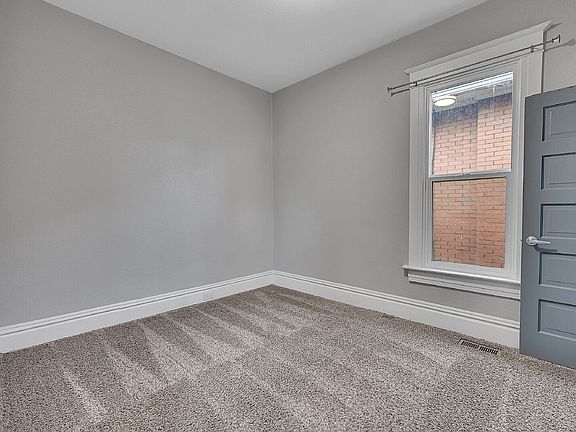5th image of 2515 N Franklin St