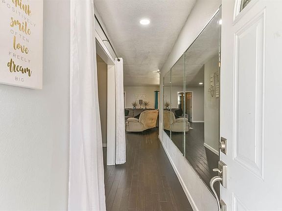 5th image of 1201 E Dartmouth Ln