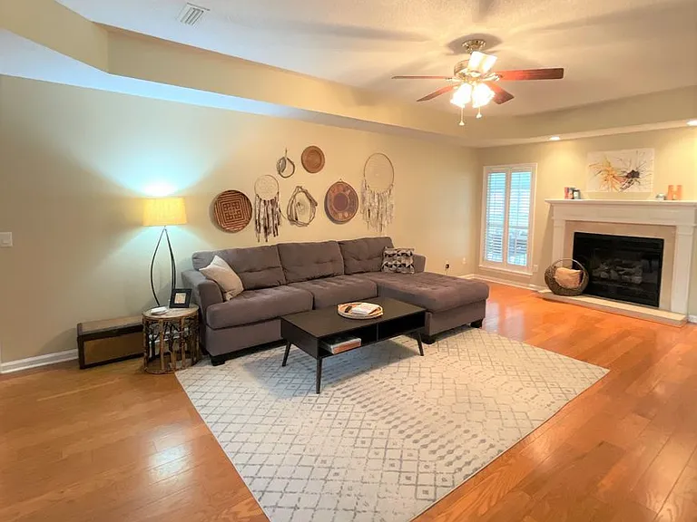 9 Stratford Ln #1 — Photo 5