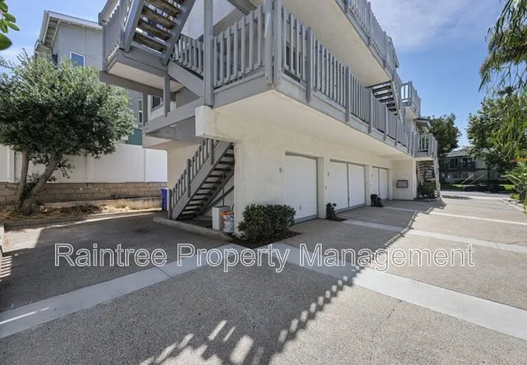 340 Walnut Ave — Photo 2
