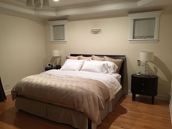 5th image of 828 W Aldine Ave APT 4