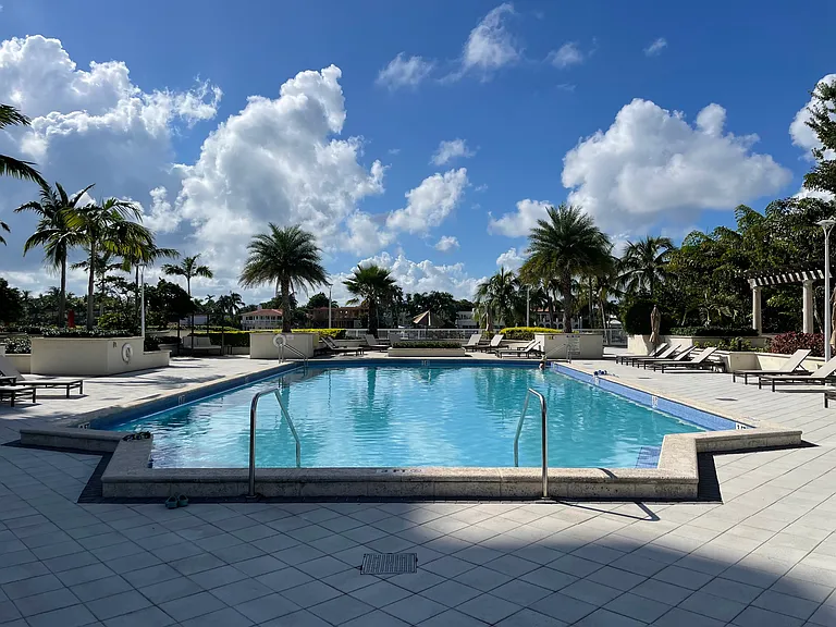 5600 Collins Ave — Photo 12
