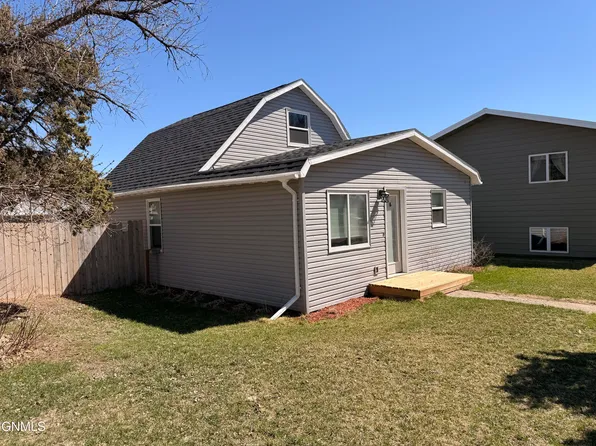522 9th Ave W, Williston, ND 58801