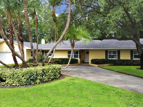 136 Bay Point Dr NE, Saint Petersburg, FL 33704