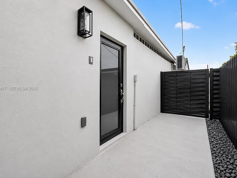 1011 NW 30th Ct #2 — Photo 6