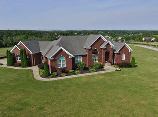 19010 Hunt Country Ln, Fisherville, KY 40023