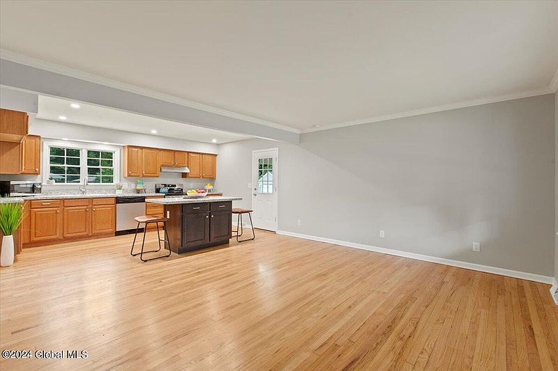 5th image of 62 Southgate Road