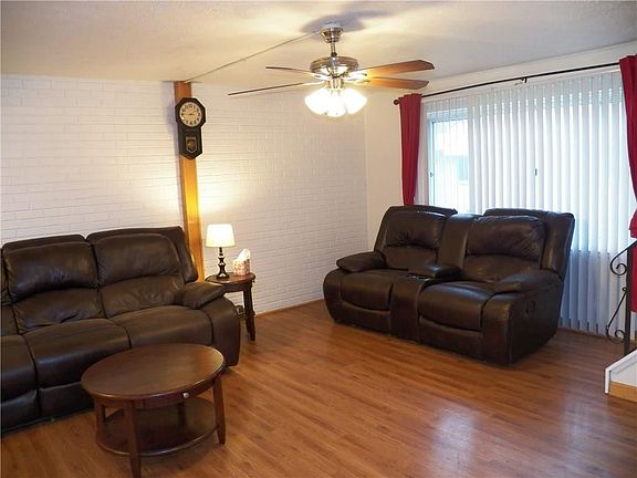 4th image of 72 Woodlands