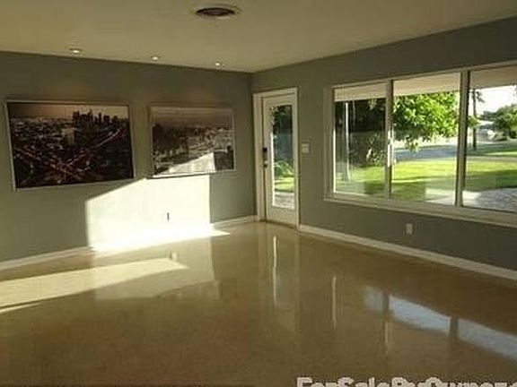 3rd image of 2924 NE 21st Ter
