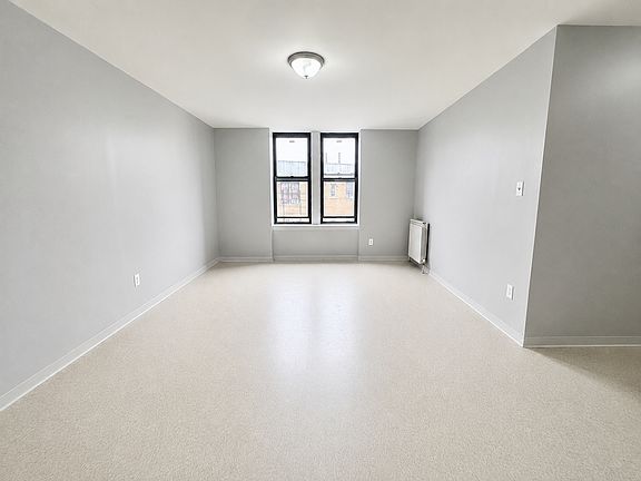 3rd image of 10 Argyle Rd APT 4D