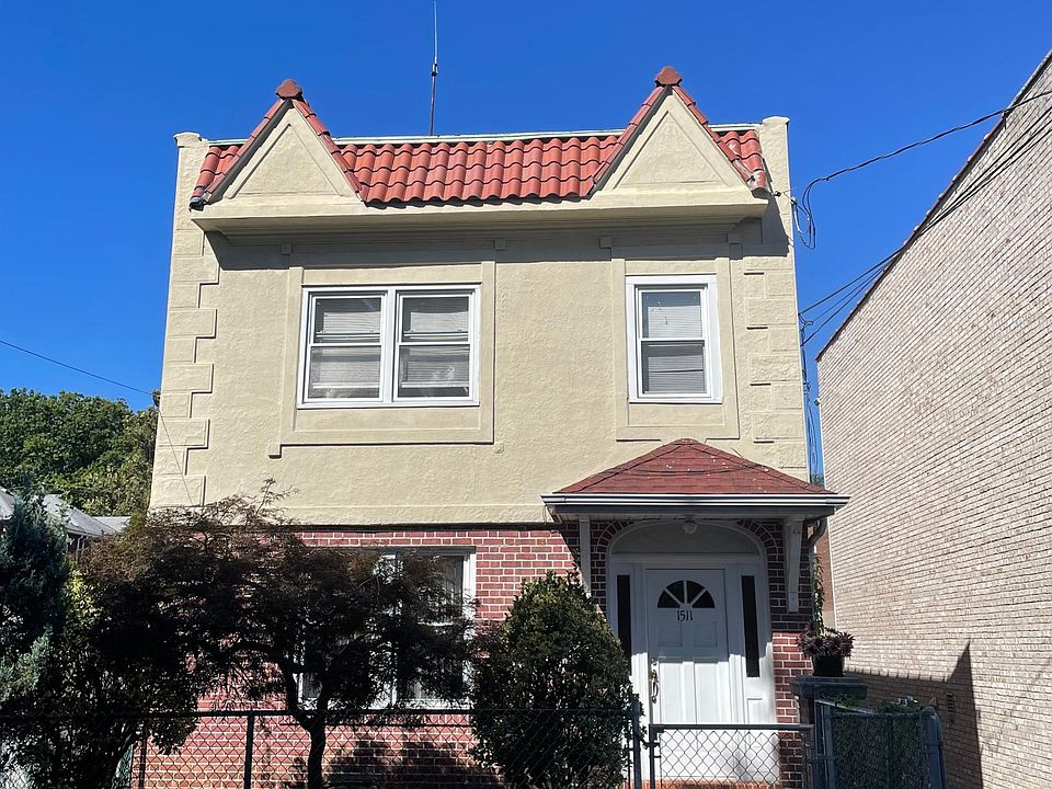 1st image of 1511 Dwight Pl