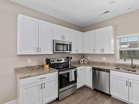 5th image of 3825 Shiraz St