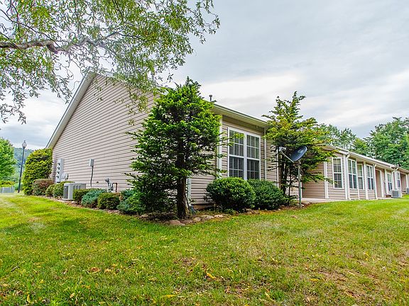 4th image of 286 Castle Creek Dr