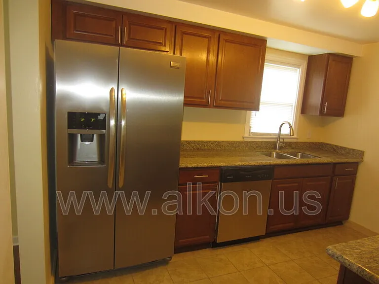 2411 Webster Ave — Photo 7