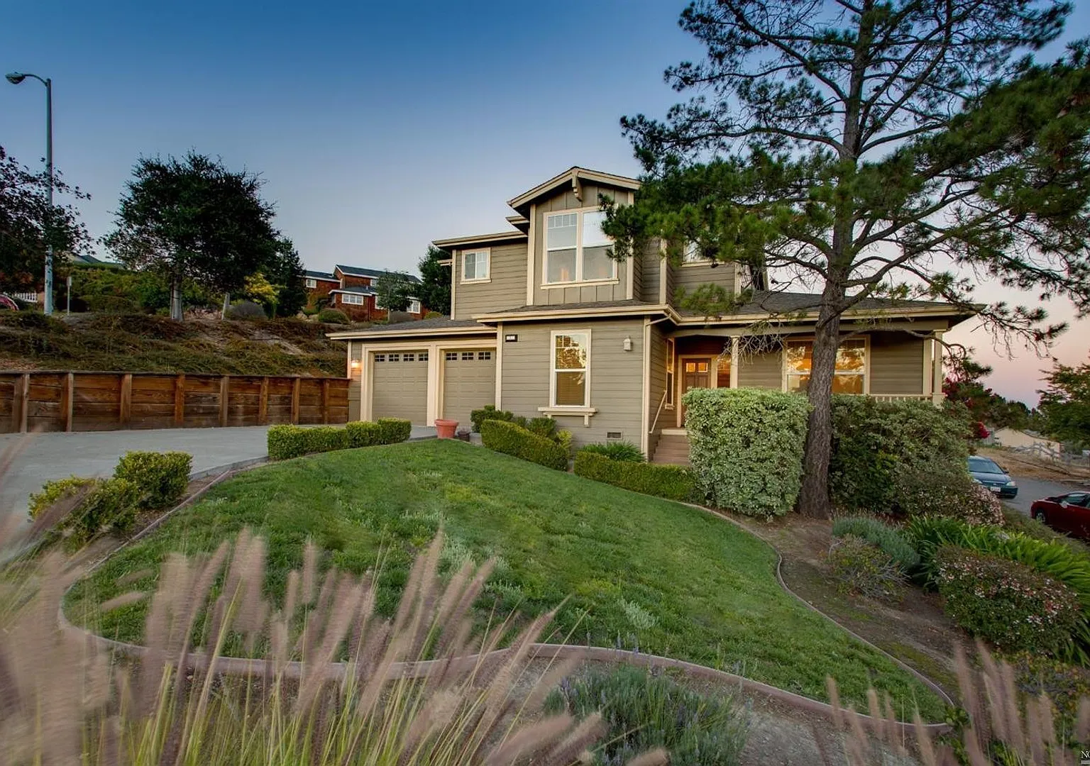 West Petaluma Beauty ~ Bodega Heights ~ 2 Levels — Photo 1