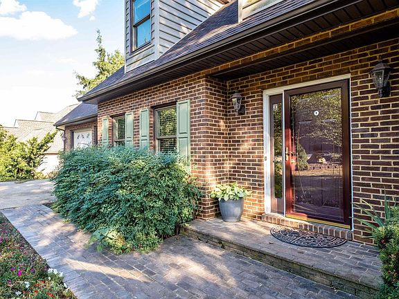 3rd image of 1404 Cumberland Dr