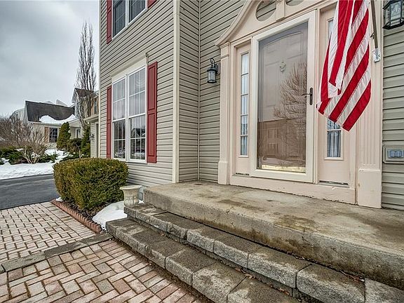 2nd image of 24 Chaucer Cir