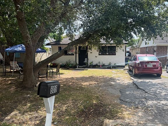 5th image of 808 Caplan St