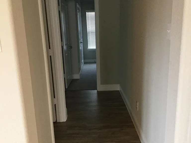 2609 Empire St — Photo 13