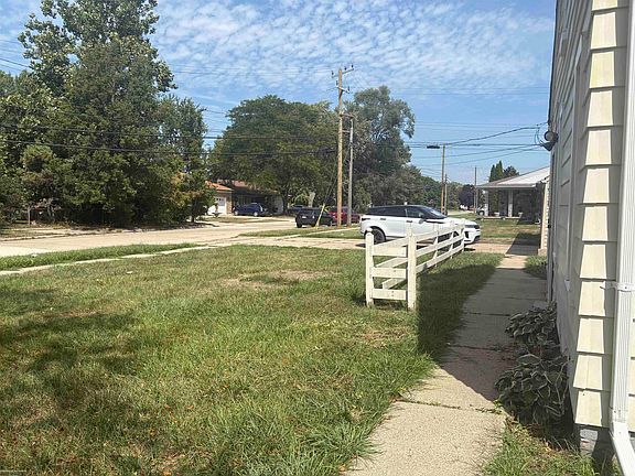 3rd image of 19027 Collinson Ave