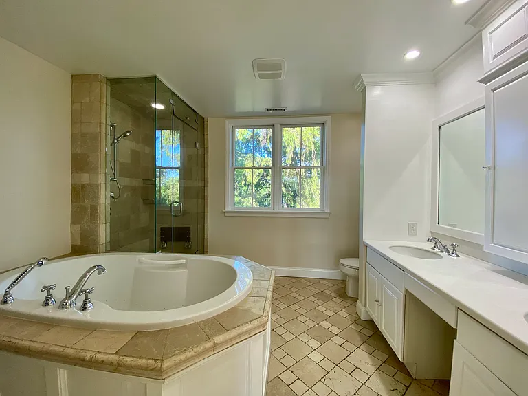 11 Michaels Ln — Photo 16
