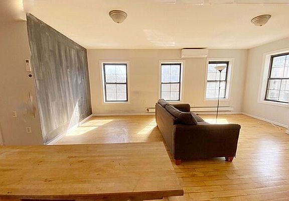 5th image of 166 Johnson Ave #3