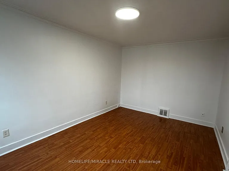 33 Jeavons Ave #ENTIRE HOUSE — Photo 23