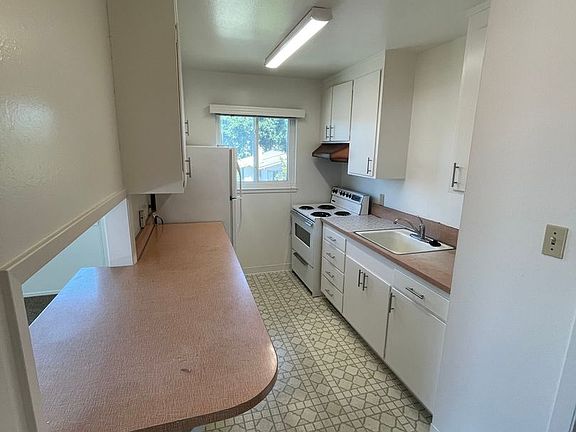 3rd image of 1127 Capuchino Ave APT 3