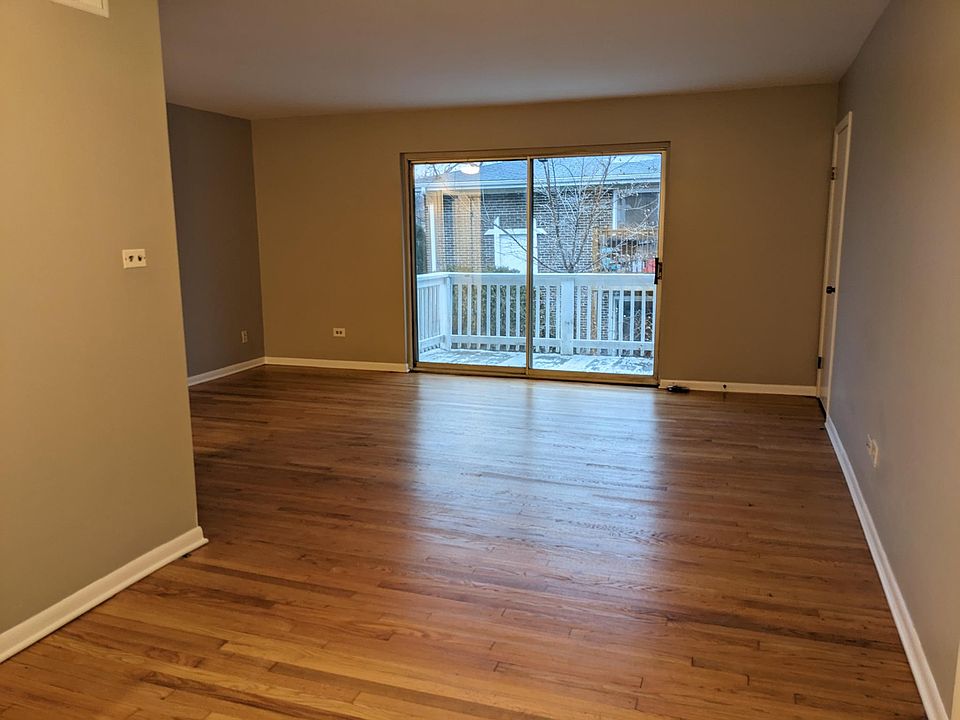 1st image of 117 W Willow St #4