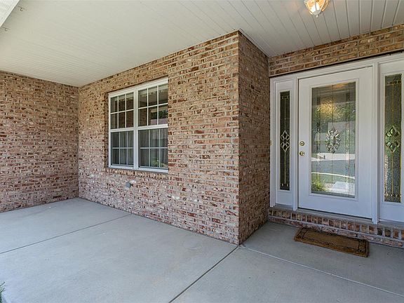 5th image of 133 Kingsbrooke Blvd
