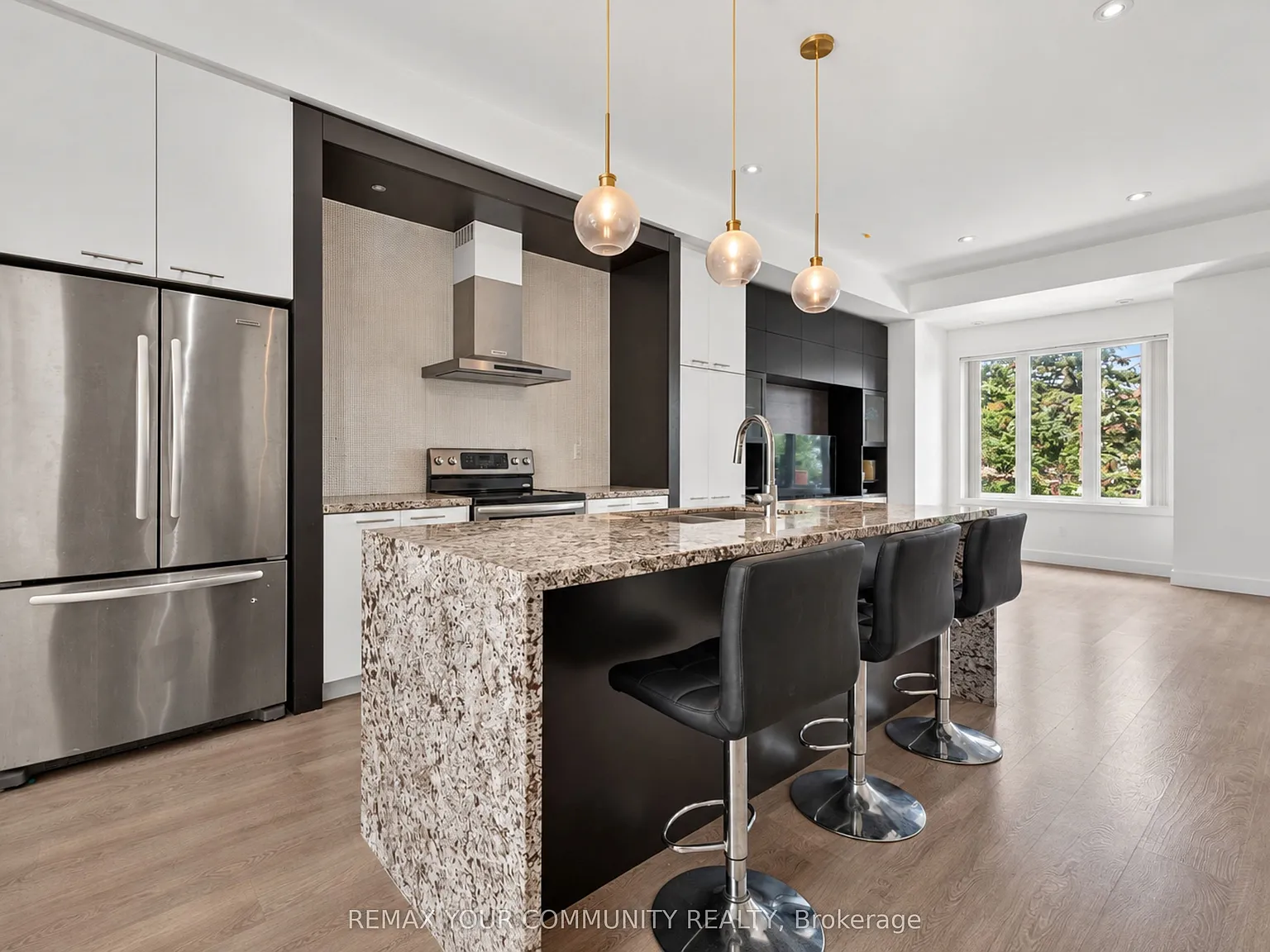 4 bed, $3,900 — Photo 4