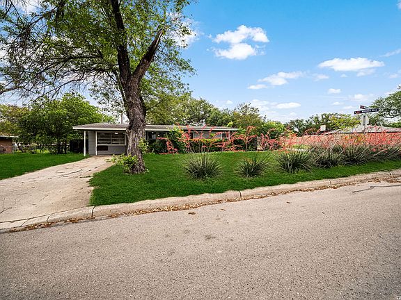 3rd image of 261 WEATHERCOCK LN
