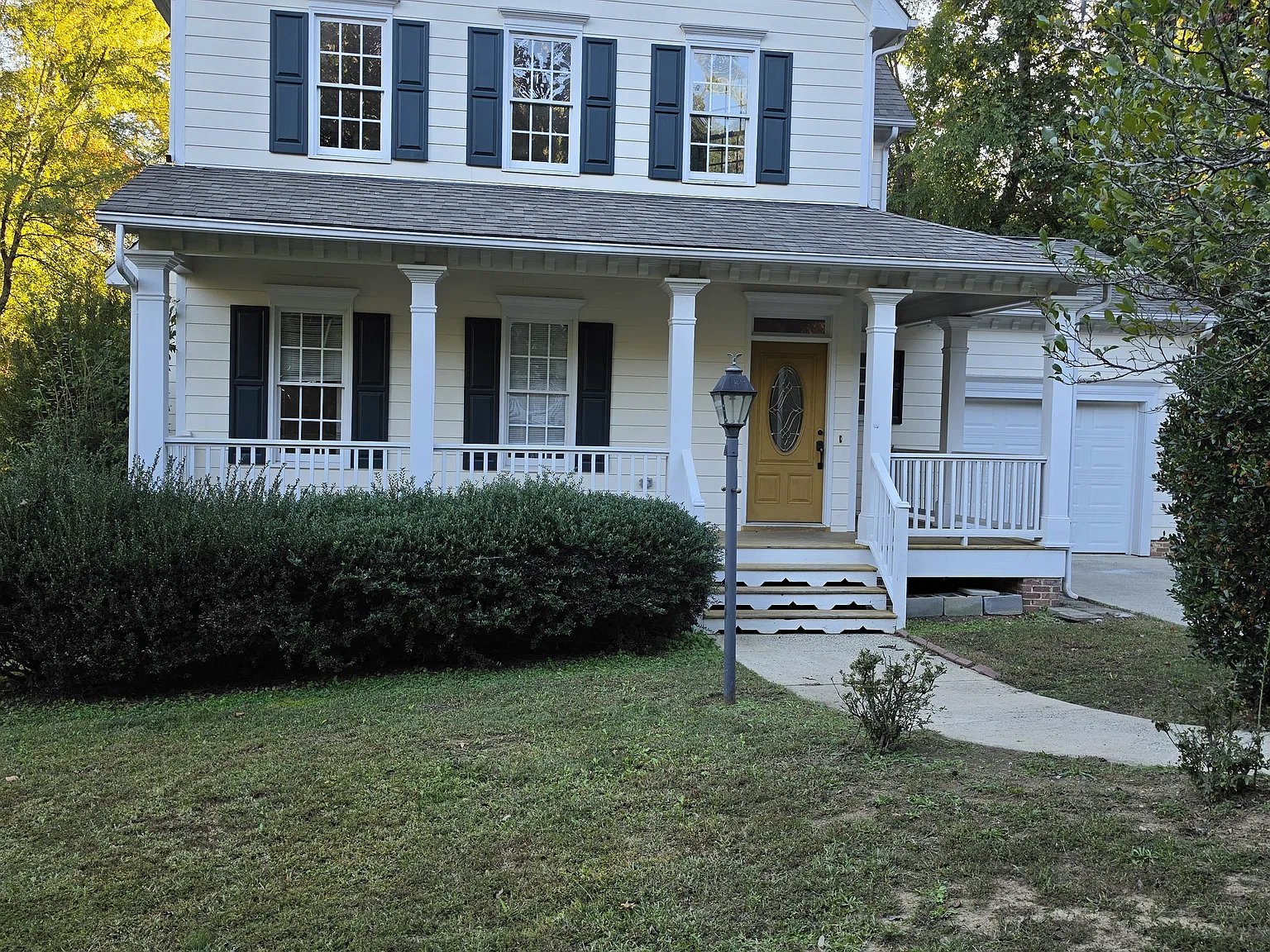 3 bed, 2.5 bath, 1752 sqft, $2,400 — Photo 2