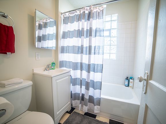 5th image of 4204 Locust St APT 2N