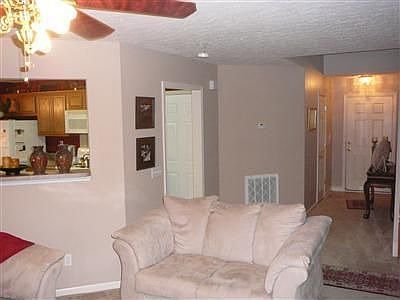 3rd image of 565 Hopewell Park