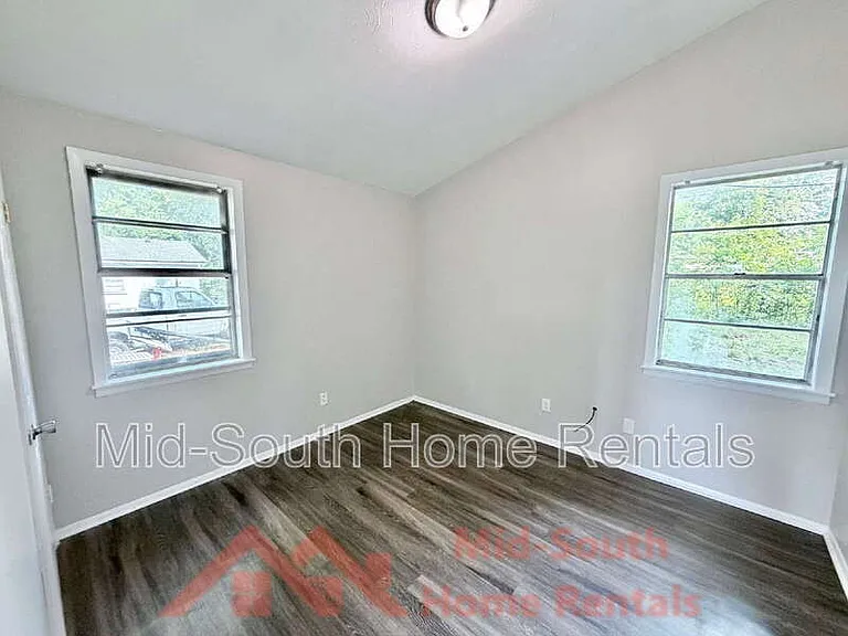 2298 Dells Ave — Photo 11