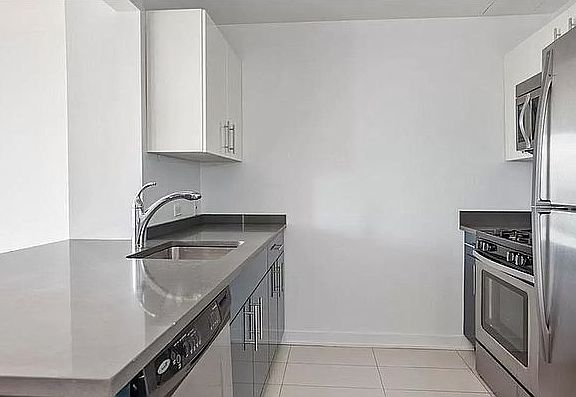3rd image of 101 Avenue D #D