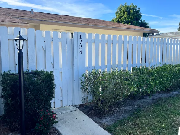 1324 Chippewa St, Jupiter, FL 33458