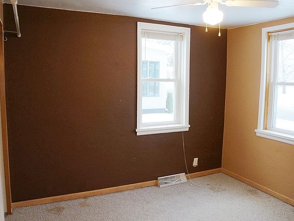 3rd image of 224 5th Ave N